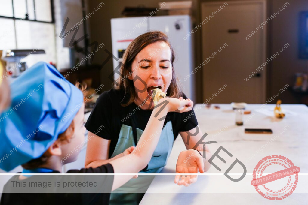 Ayudando a un niño tdah en la cocina